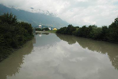 Autobahn-Fluss